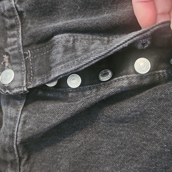 Levi's Men 501 Original Fit Straight Leg Button Fly Black Wash Jeans 42X32 - Picture 2 of 7